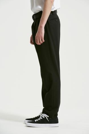 STRETCH TAPERED SLACKS *ブラック*