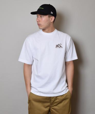 BACK CHANNELxPRILLMAL OUTDOOR LOGO T / WHITE