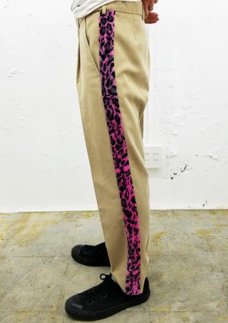 LEOPARD LINE EASY SLACKS *ベージュ×ピンク系ヒョウ柄/レッド*