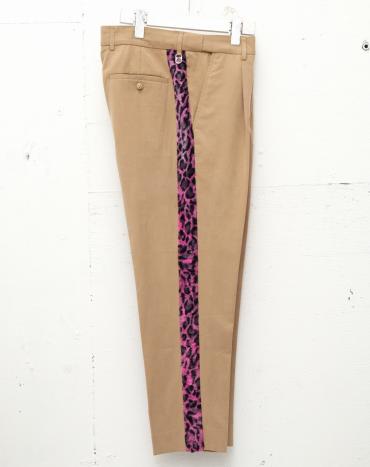 LEOPARD LINE EASY SLACKS *ベージュ×ピンク系ヒョウ柄/レッド*