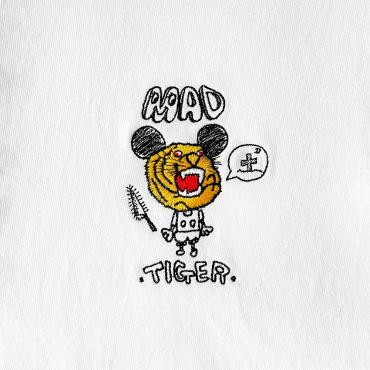 Mad tiger embroidart big silhouette tee *ホワイト*