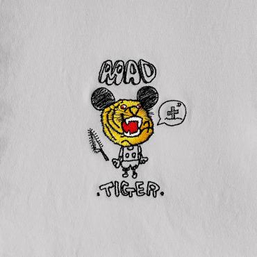Mad tiger embroidart big silhouette tee *フロストグレー*