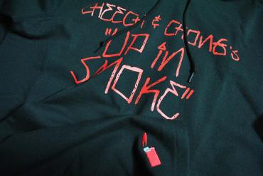 × UP IN SMOKE PULLOVER PARKA *ブラック*