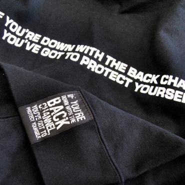 OFFICIAL LOGO PULLOVER PARKA *ブラック*
