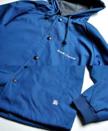 VENTILE HOODED WINDBREAKER**ブルー*