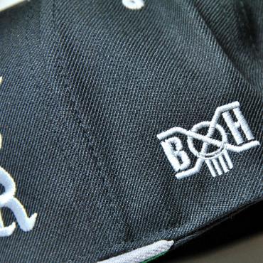 BxH LOGO SNAP BACK CAP *ブラック×グレー*