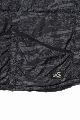 xNANGA REVERSIBLE DOWN VEST *ブラック*