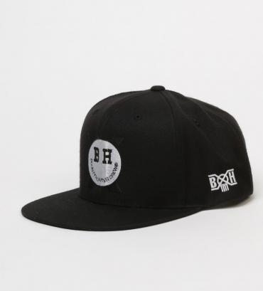 BxH BHxNIKO SNAP BACK CAP *ブラック×シルバー*