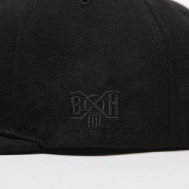 BxH BHxNIKO SNAP BACK CAP *ブラック×シルバー*