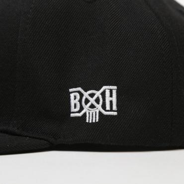 BxH BHxNIKO SNAP BACK CAP *ブラック×シルバー*