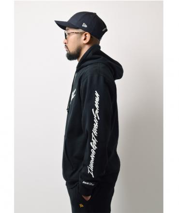 SLEEVE PRINT PULLOVER PARKA *ブラック*