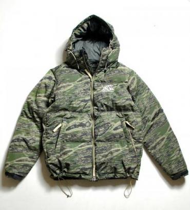 ×NANGA 3LAYER HOODED DOWN JACKET *G.CAMO*