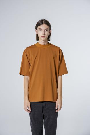 SEAMLESS MOCK NECK TEE *ブラウン*